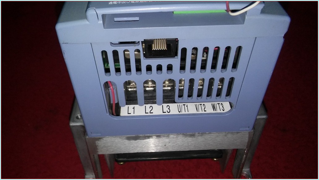 HITACHI L100 3KW SÜRÜCÜ